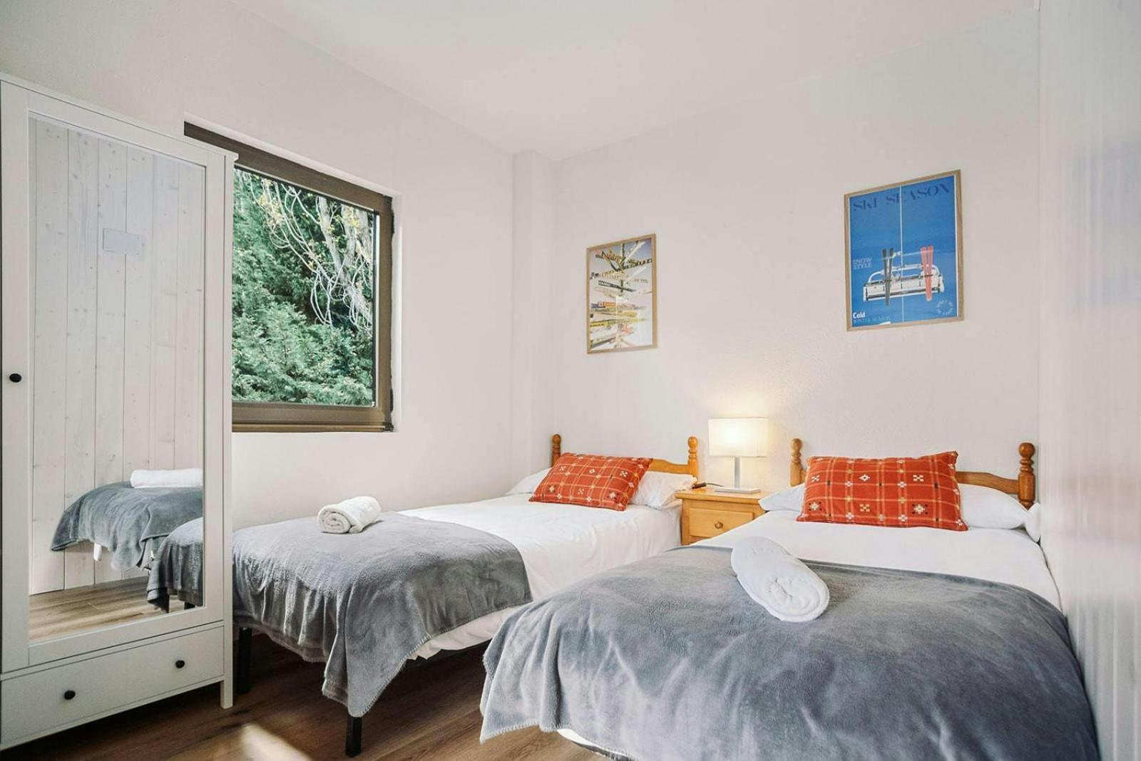 La Casita Del Arbol Wifismarttvgarajevistas Apartment Sallent De Gallego