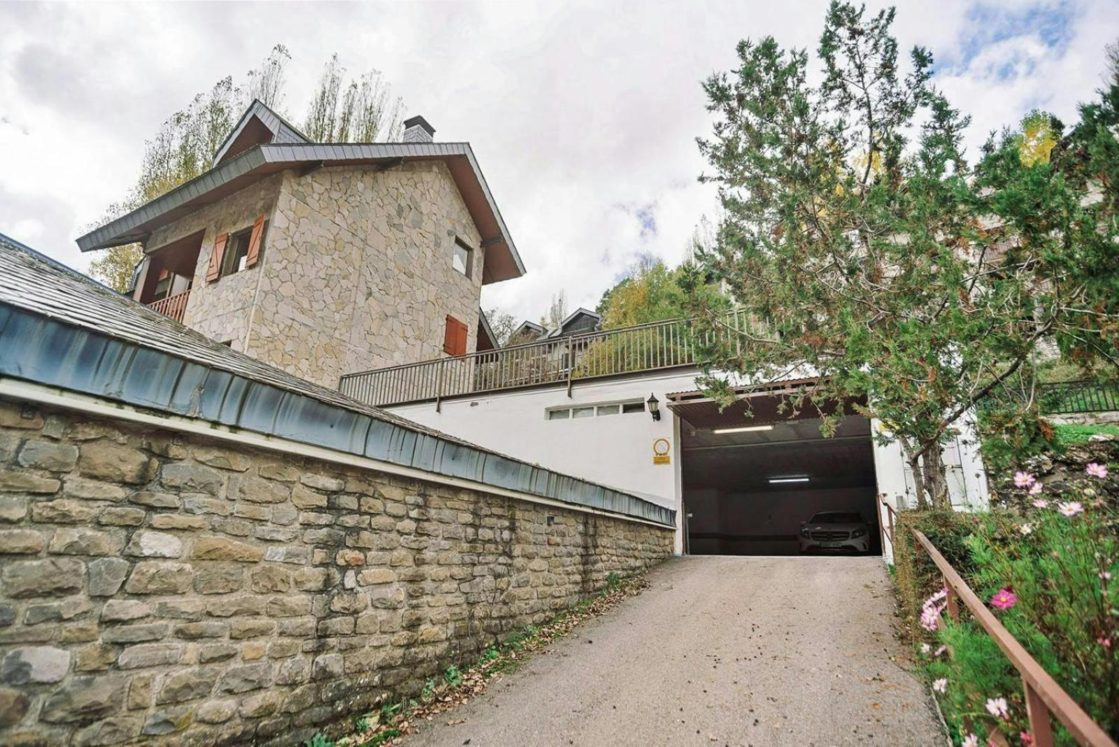 La Casita Del Arbol Wifismarttvgarajevistas Apartament Sallent de Gállego